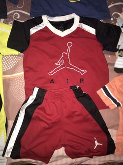 Boys 2t 3t clothes in very good condition