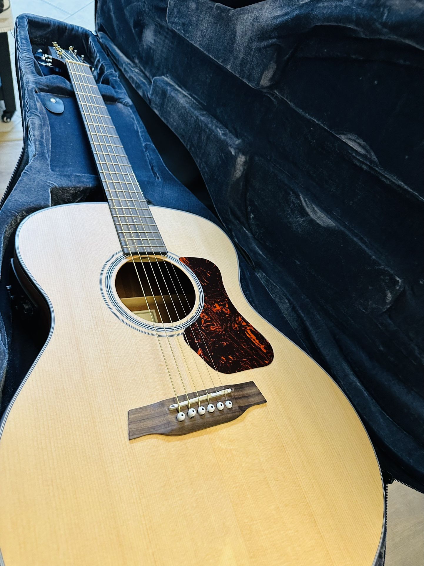 Beveled Acoustic/Electric Guitar