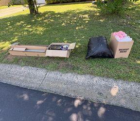 FREE CURB - Fluorescent Light Fixtures, Plates/Pans - Bubble Wrap - 2321 olde Whitehall rd charlotte