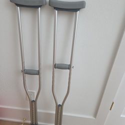 Lightweight Adjustable Crutches New