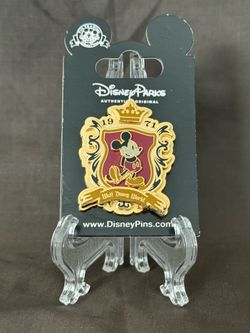 Disneyland Shield/Crest Pin