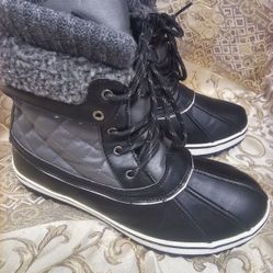 Woman’s Snow Boots 