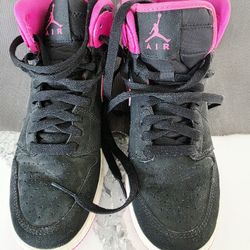 NIKE AIR JORDAN 1 RETRO HIGH 332148 008 GS BLACK 'VIVID PINK' Girls Size US 4.5Y