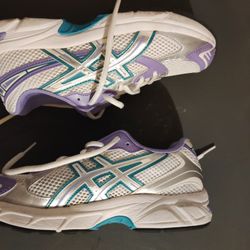 Asics Size 5.5 Youth 