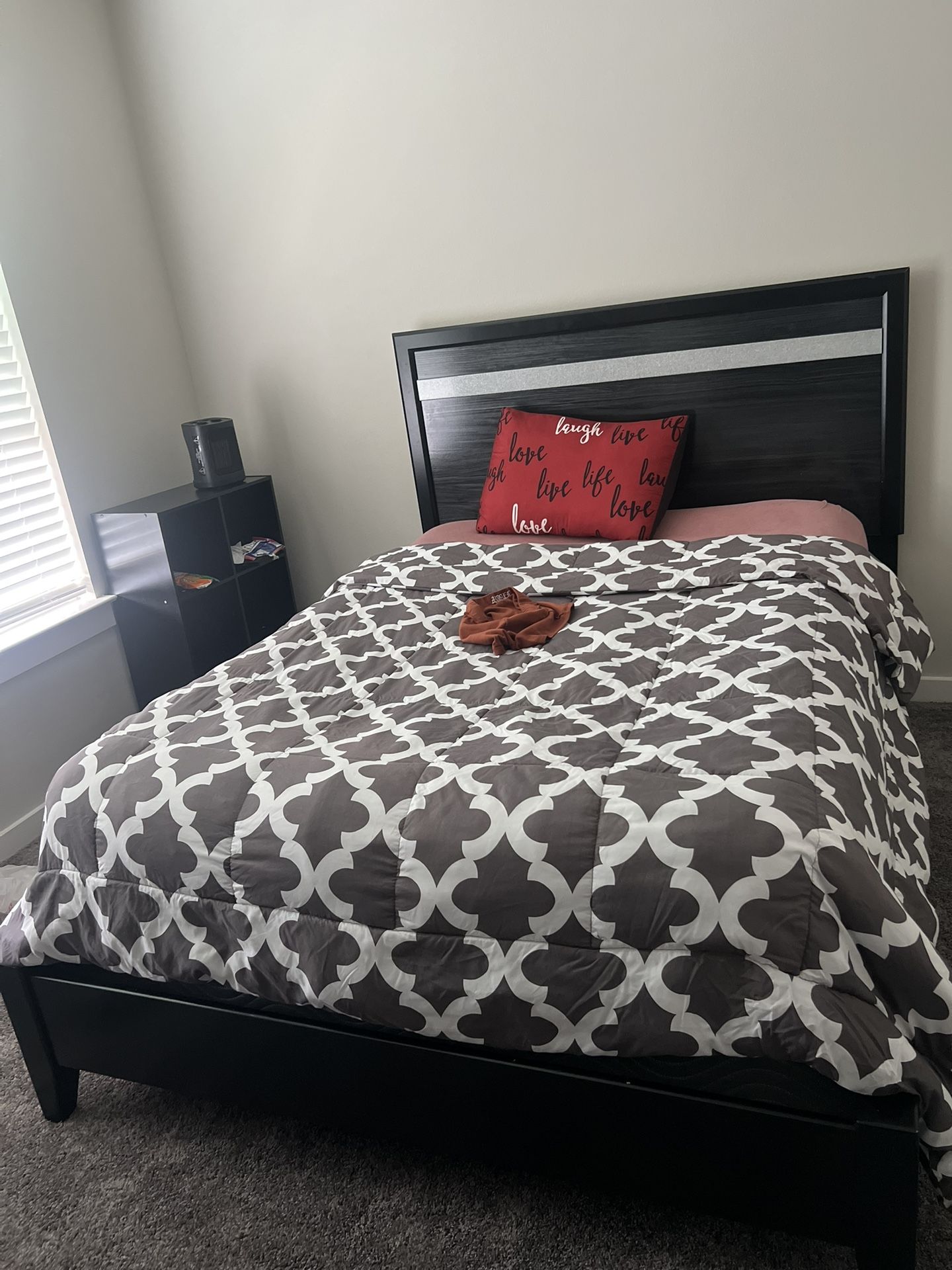 Queen Bedroom Frame – Must Go ASAP! 🛏️
