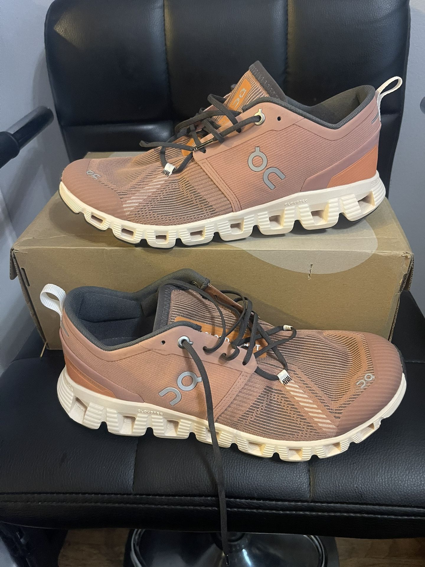 Oncloud X Shift Size 10.5 Women’s $95