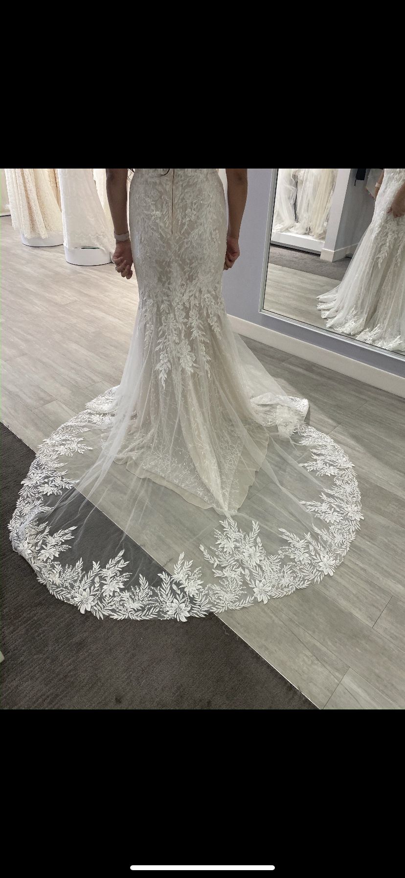 Beautiful Wedding Dress/size 8/$600 OBO