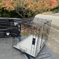 Medium Dog Kennel Crate Collapsible like New 30” L by 19” W 21”H