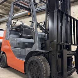 TOYOTA M8 forklift for sale 5500 lb, side shift 