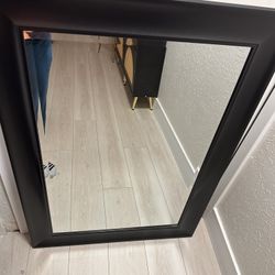 Black Framed Wall Miroro