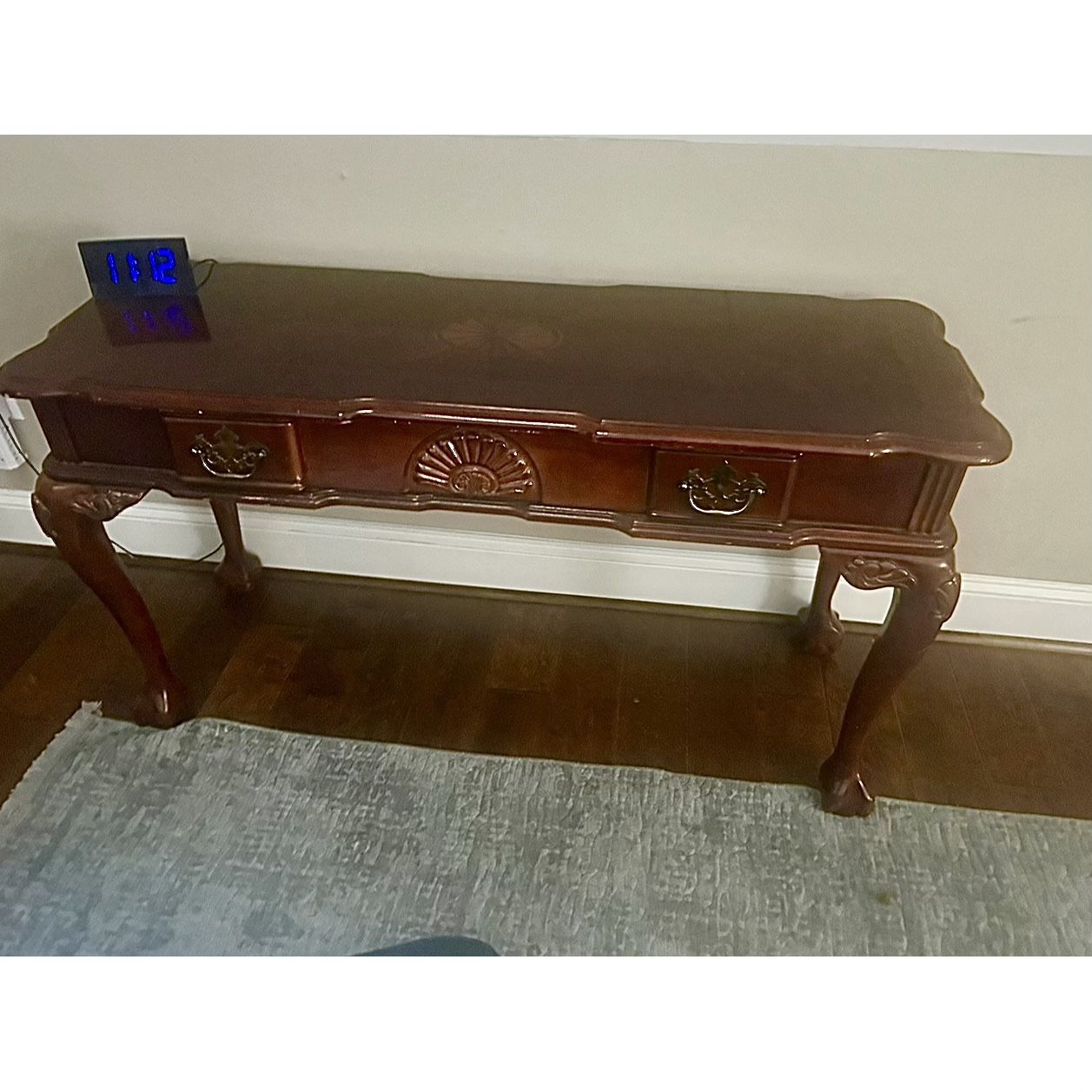 Console Table – Carved Solid Wood – Queen Anne Cherry Vintage