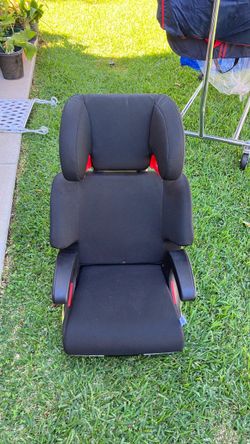 Clek Oobr Black Booster Car Seat with Armrests