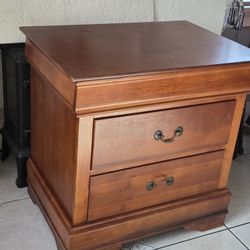 Buro (Solamente Uno Disponible)