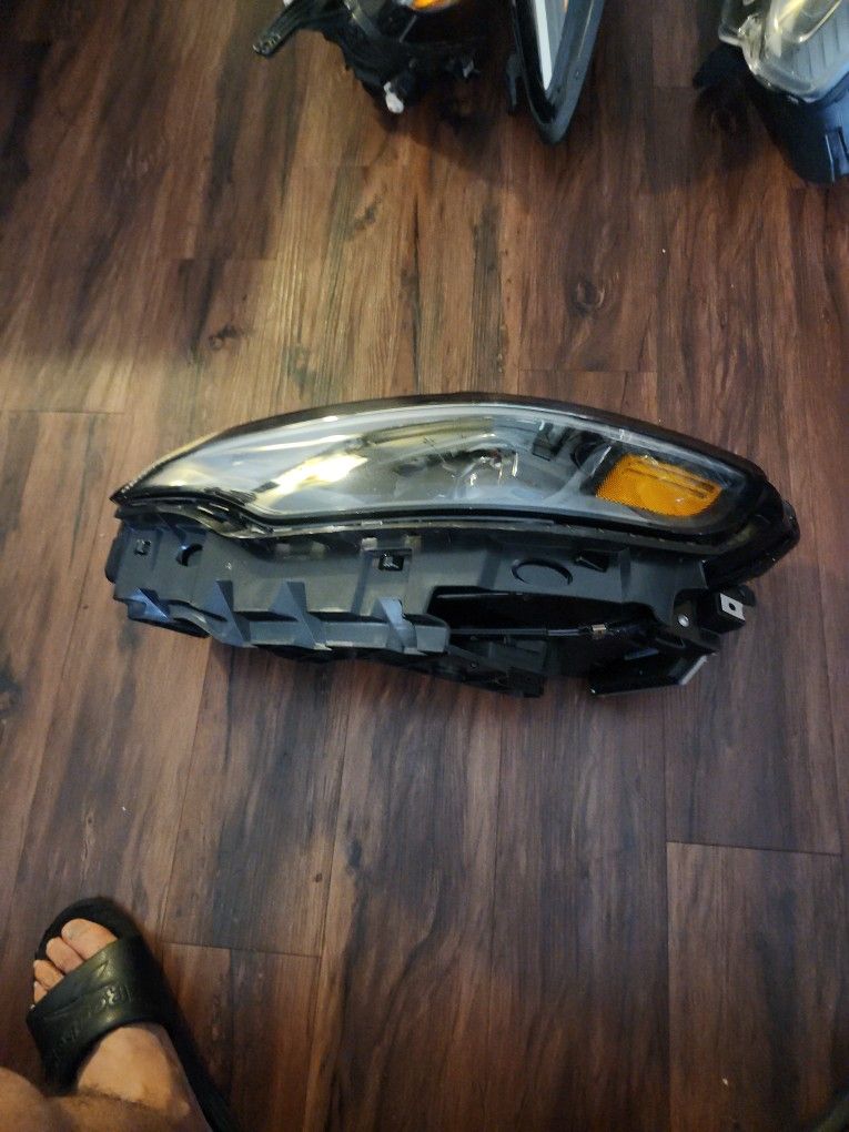 2019-2023 JEEP CHEROKEE LEFT SIDE HEADLIGHT LED