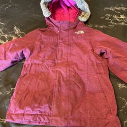 The North Face toddler's winter jacket size 5/5 with zipper in great condition.
