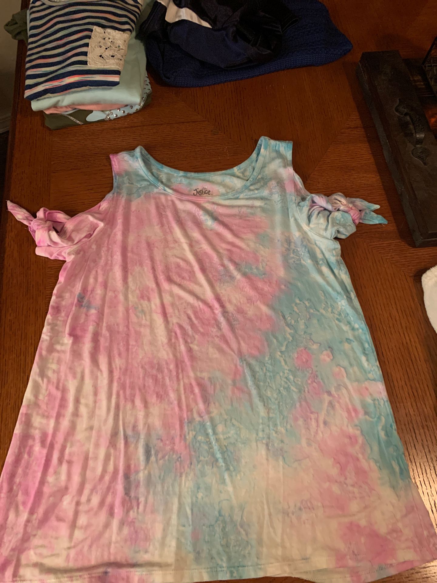 Like New Justice for girls (7-14) cute silky shirt 14/26