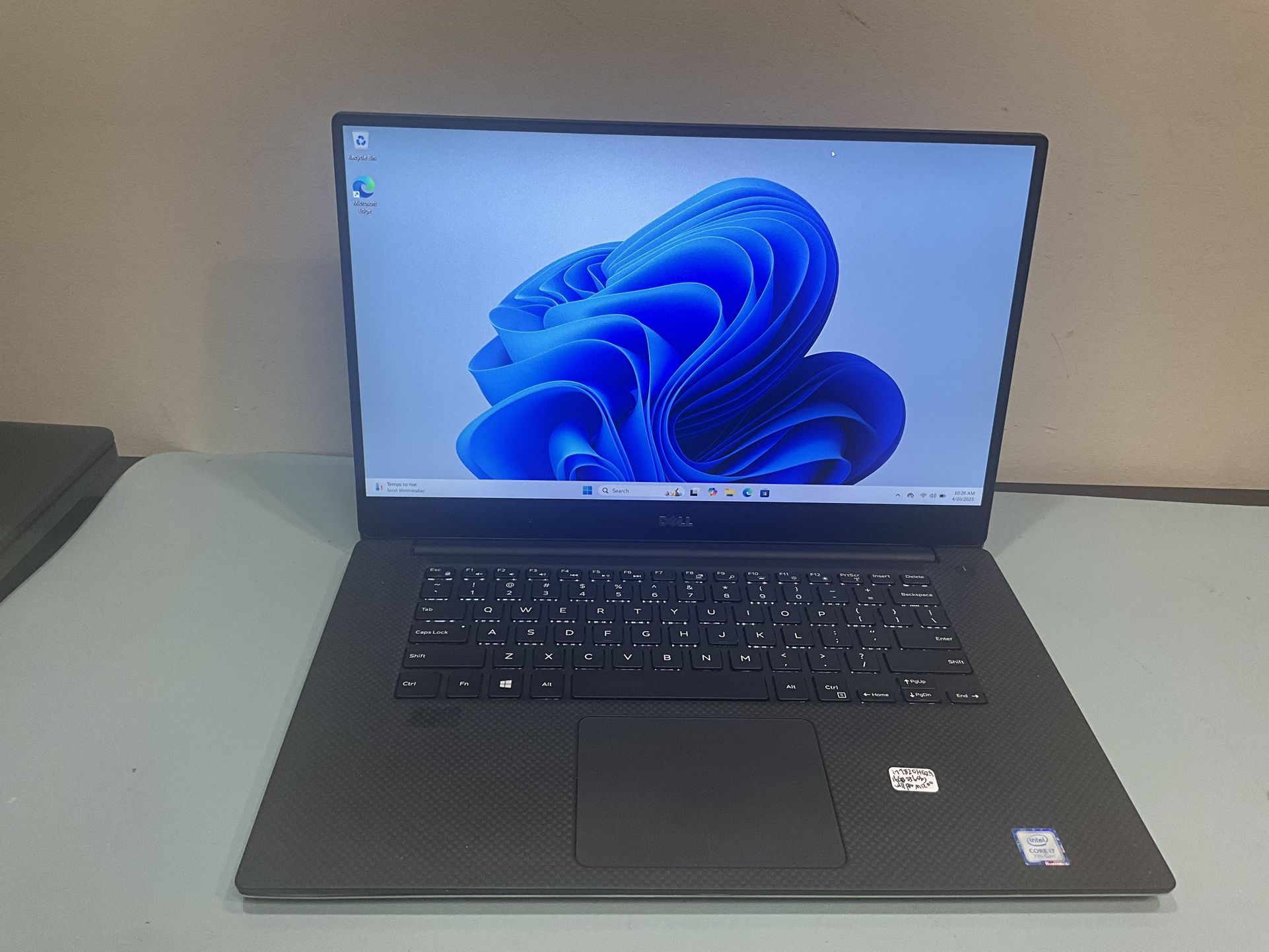 DELL PRECISION 5520 LAPTOP 15.6" PROCESSOR: 2.9 GHz Intel Core i7-7820HQ MEMORY: 16GB RAM STORAGE: 256GB SSD SCREEN: 15.6"NON TOUCHSCREEN Disp