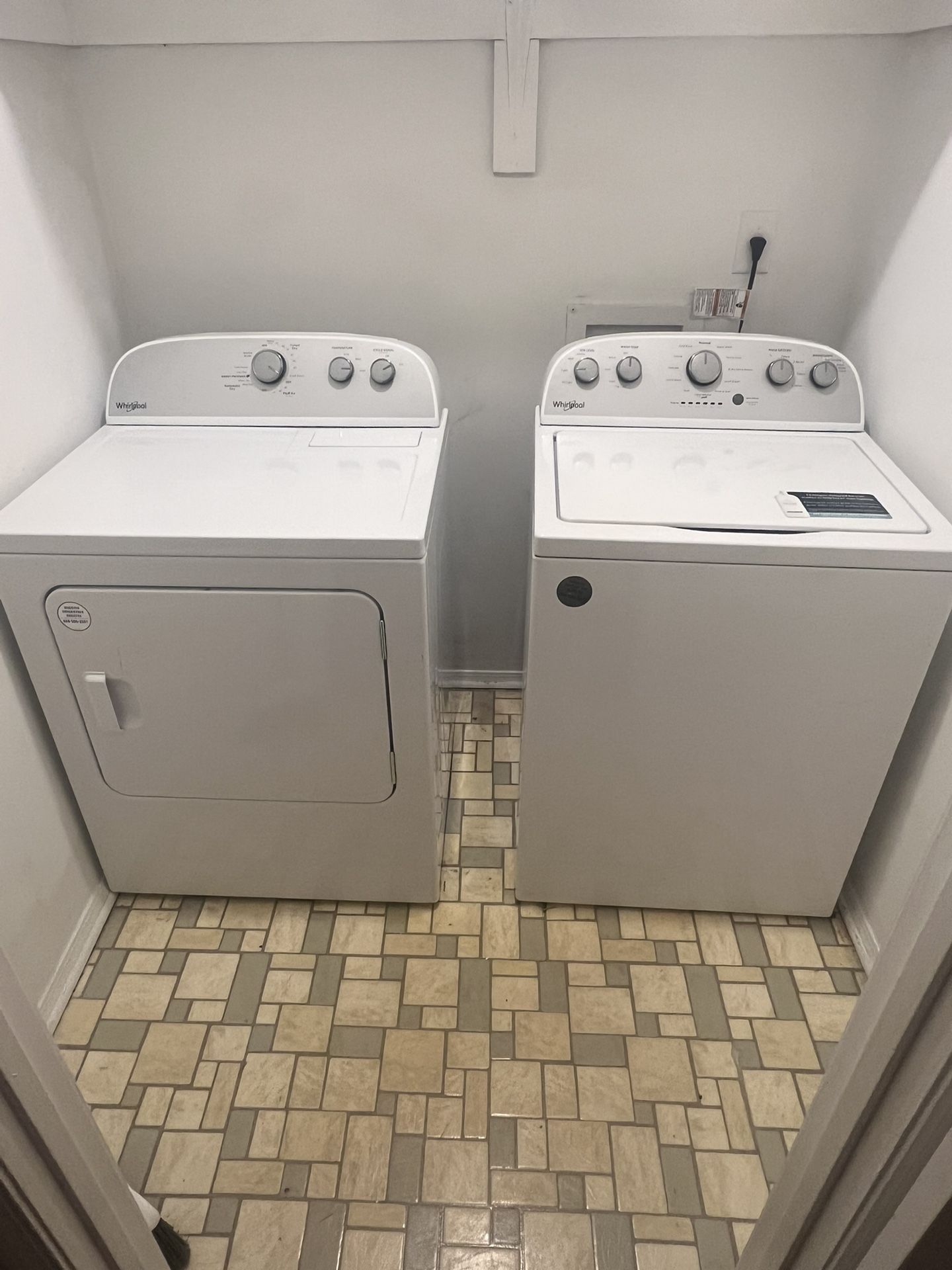 WhirlPool Washer And Dryer Set