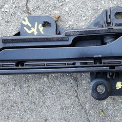 2020 2021 2022 2023 2024 TESLA MODEL Y DRIVER FRONT DOOR HANDLE