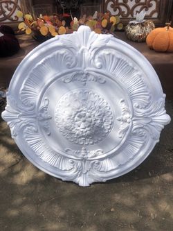 Big White rustic Medellion