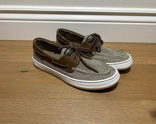 Men’s 8.5 Sperry slip on shoes - Worn once, amazing condition!