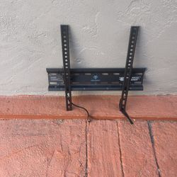 WALL MOUNT FOR TV
