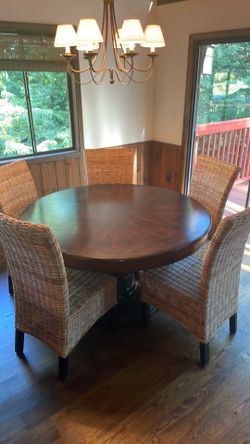 Round Top Pedestal Dining Table with 5 Wicker Chairs