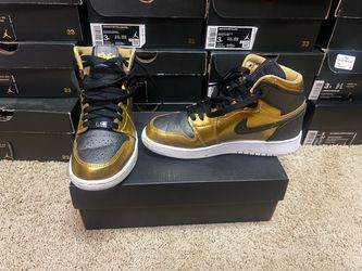 Air Jordan 1 Mid Gold Black Sneakers