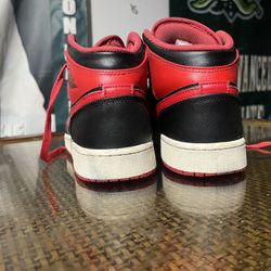 Jordan 1mid Red And Black 