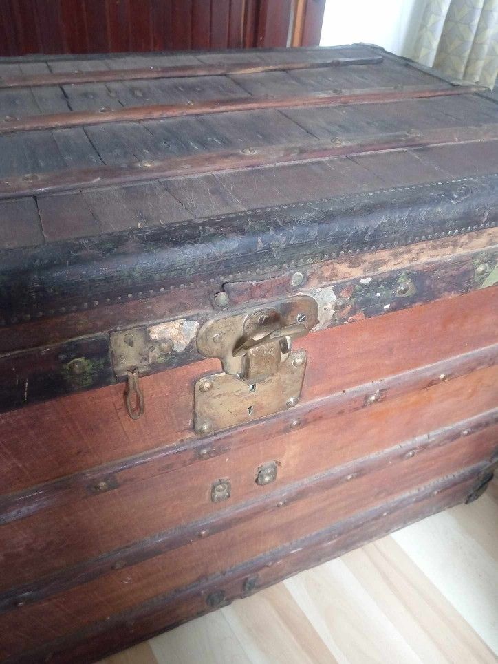 Louis Vuitton Large Steamer Trunk FROM SHIP