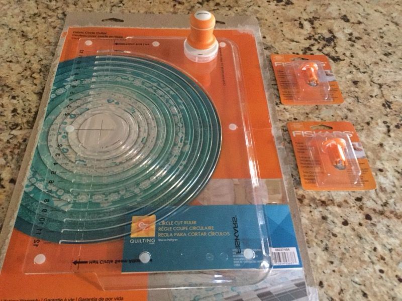 FS: Fiskars Fabric Circle Cutter Kit