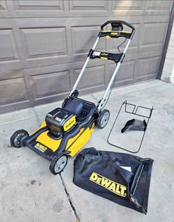 DeWALT 20V XR Lawn Mower