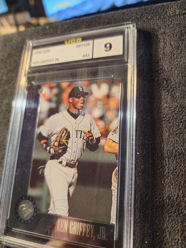 1996 Leaf Seattle Mariners Baseball Card #41 Ken Griffey JR. UCG MINT 9

