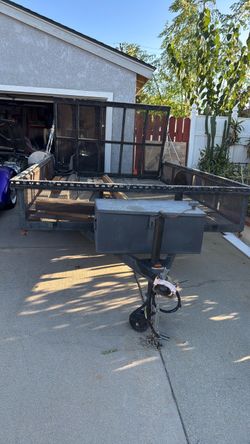 Single axle utility trailer