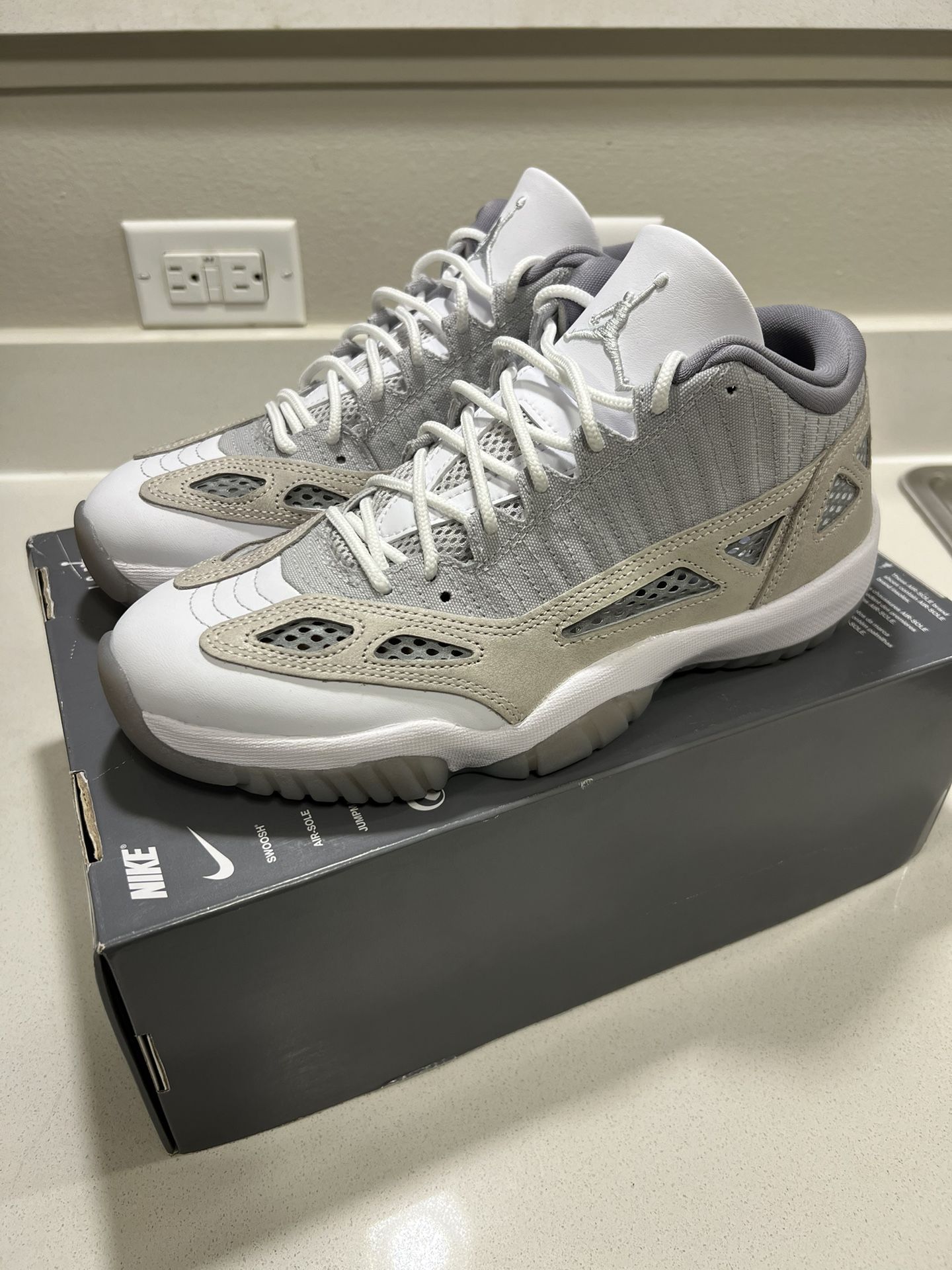 Air Jordan 11 Retro Low IE