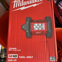 Milwaukee M18 Flood Light