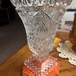 LEAD CRYSTAL PEDESTAL VASE, CENTER PIECE BOUQUET HOLDER 8 h x 5 w