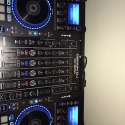 Denon MCX8000 w/ Flight Case