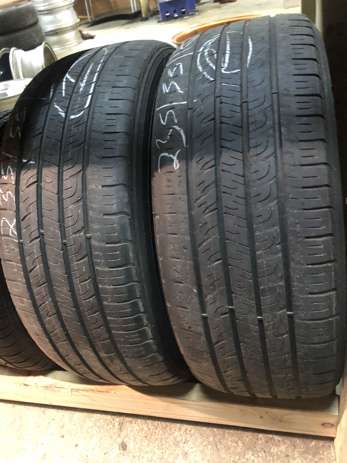 Pair tires 235 55 18