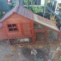 Portable Chicken Coop With A Nesting Box