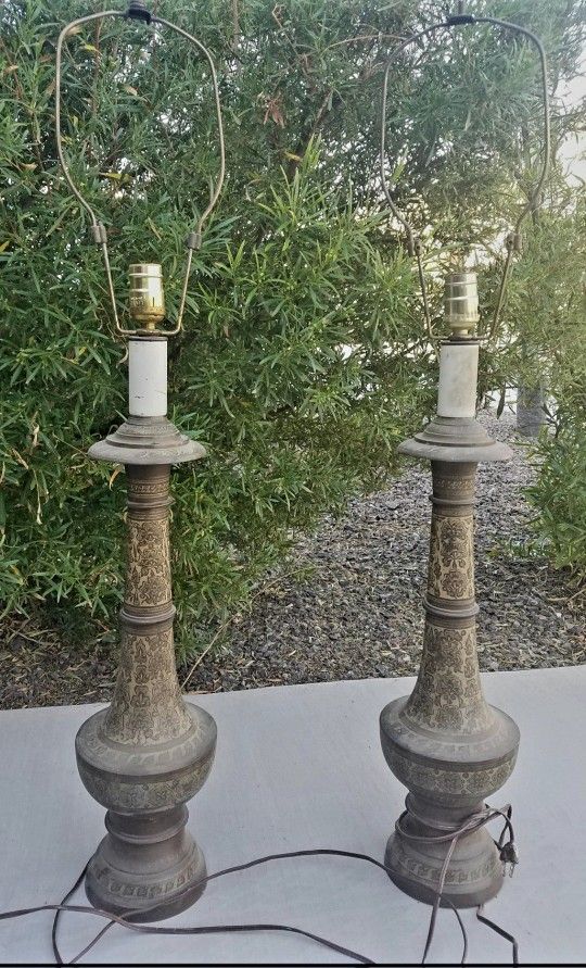 2 antique's metal table lamps.