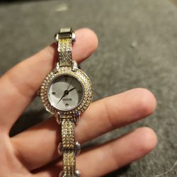 Lot of women's watches.