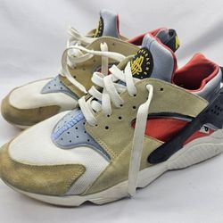 Size 11 - Nike Air Huarache Yin Yang