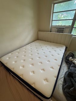 Colchón y cama
