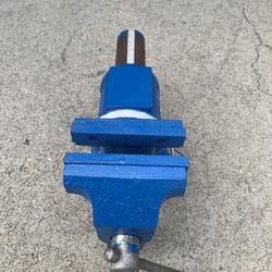 BENCH VISE 