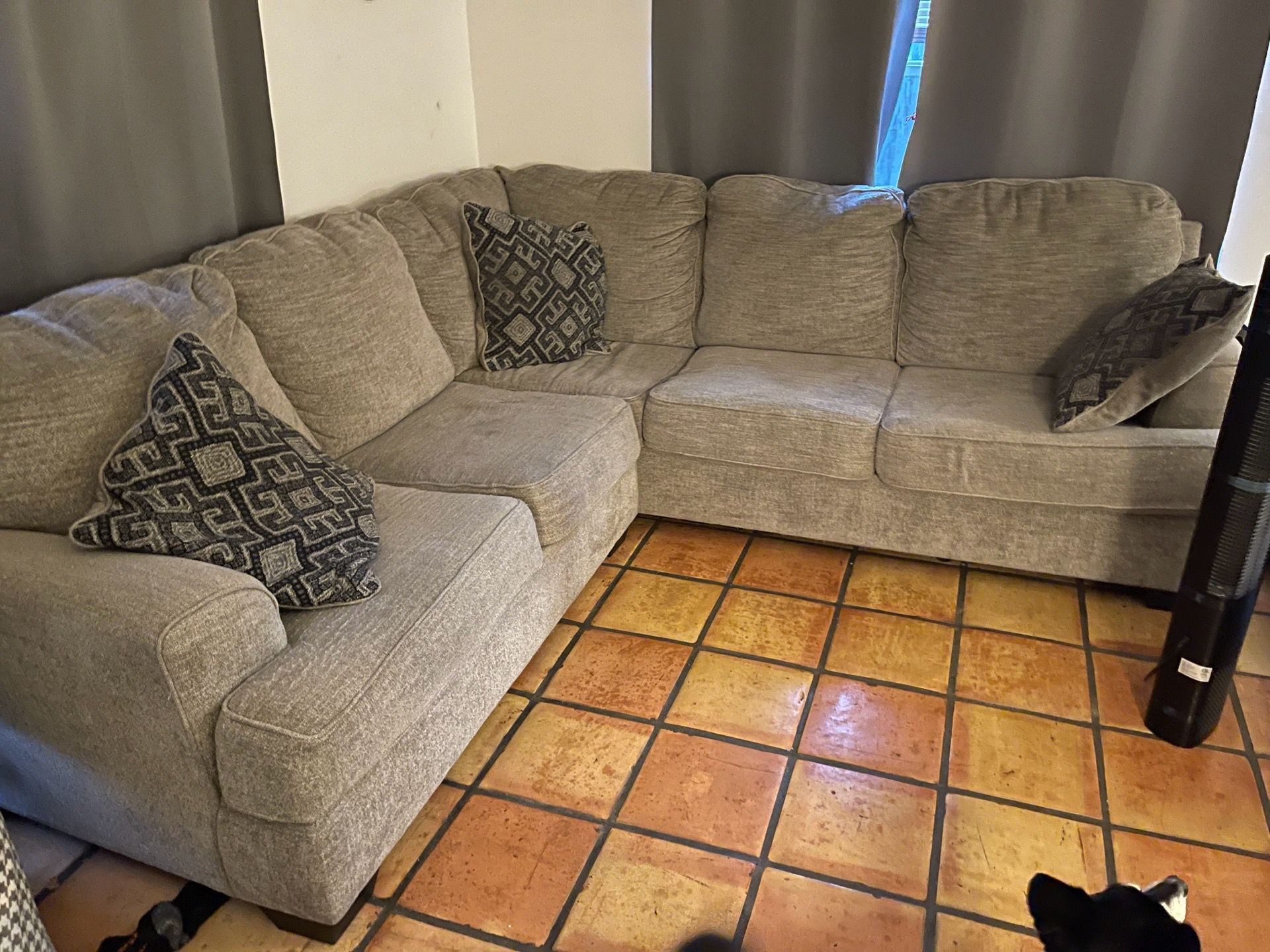 SECTIONAL COUCH