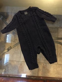 Baby gap thick onesie size 0/3 months