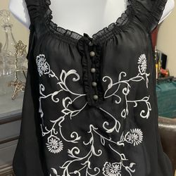 Black Sleeveless White Embroidered Top Sz Small
