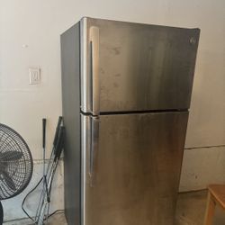 Used GE 30" Top Freezer Refrigerator