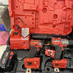 Milwaukee 3697-22 M18 FUEL18V 2-Tool Combo Kit Hammer Drill & Impact Driver